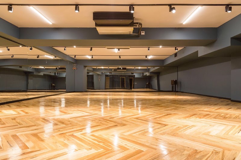 Dance and More | Dans Spor Klübü İstanbul | Lisanslı ve Hobi Amaçlı | Dans Sporu Modern Hip Hop