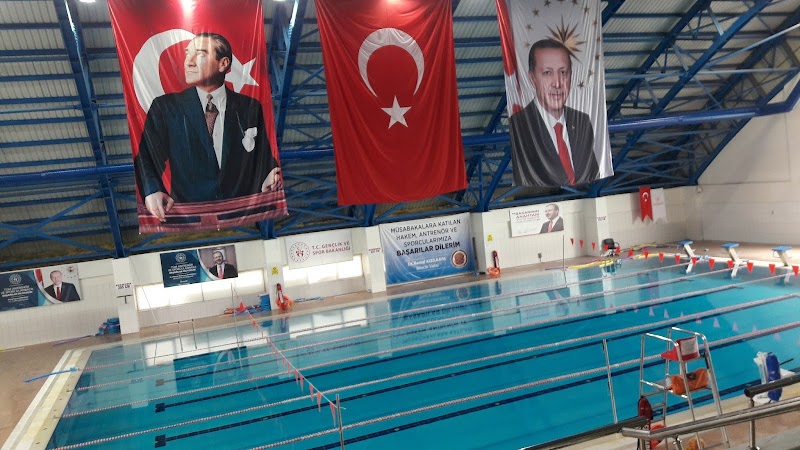 Kapalı Yuzme Havuzu
