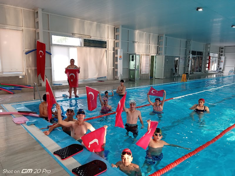 Adana Büyükşehir Belediyesi Kapalı Yüzme Havuzu