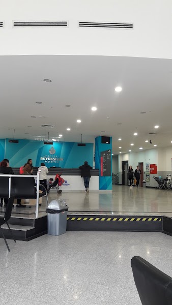 İBB Sefaköy Kapalı Yüzme Havuzu