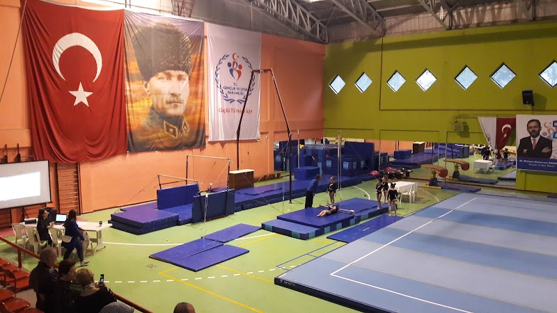 Necmi Uztürk Spor Salonu