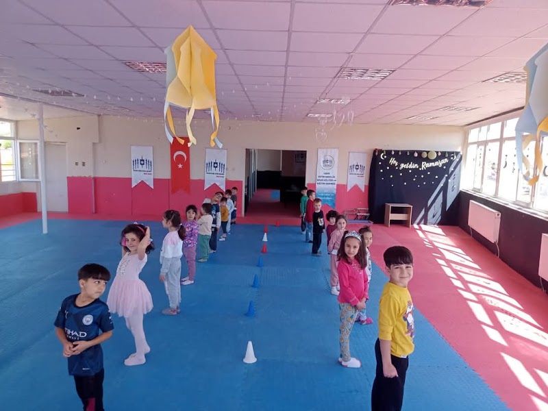 Uşak Hakan Cura Spor Salonu / Fetih Gençlik Merkezi