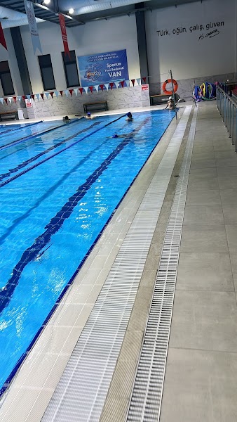 Tuşba Yarı Olimpik Yüzme Havuzu