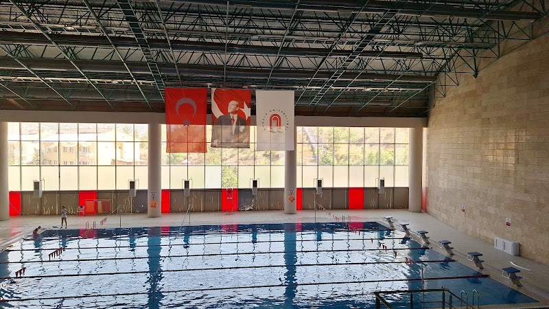 Amasya Üniversitesi Yarı Olimpik Kapalı Yüzme Havuzu