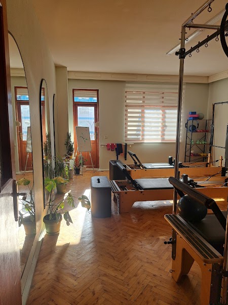 Fizyoterapist Hacer Sandıkcı / Fizyoterapi & Reformer Pilates
