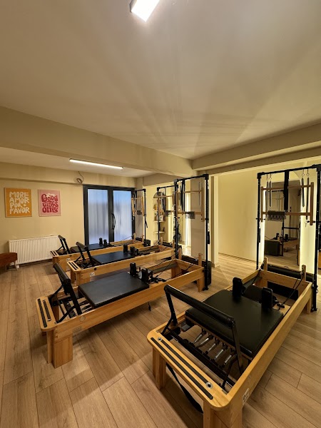 VISIONFITBODY Twin Reformer Pilates Studio