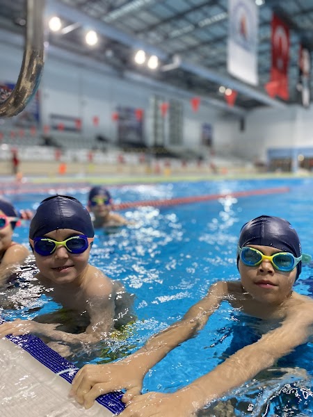 AquaWave Lara Yüzme Kursu