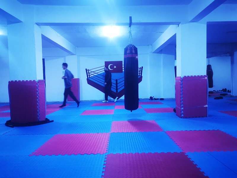 YEMEN FIGHT CLUB DÖVÜŞ SANATLARI EĞİTİM MERKEZİ