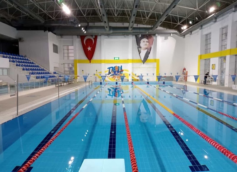 D.E.Ü Yüzme Havuzu