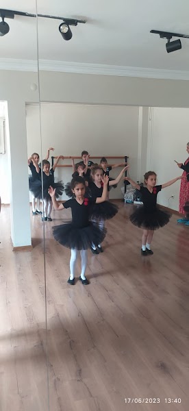 Yalova Dans Bale Kursu Okulu Düğün Dansı, Salsa, Bachata, Tango, Hip Hop, Oryantal, K Pop, Modern Dance, Çocuk Dansı, Zumba