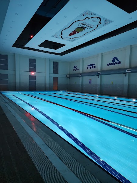 Şeref Eroğlu yarı olimpik kapalı yüzme havuzu