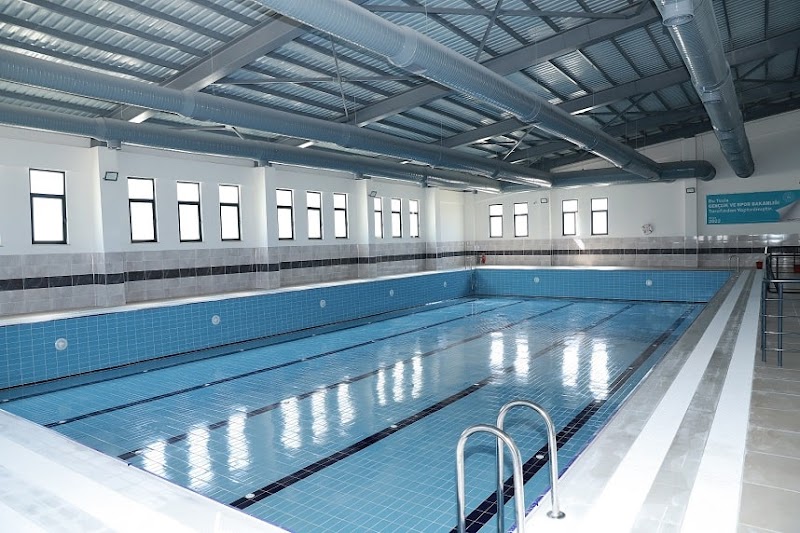 Yarı Olimpik Kapalı Yüzme Havuzu
