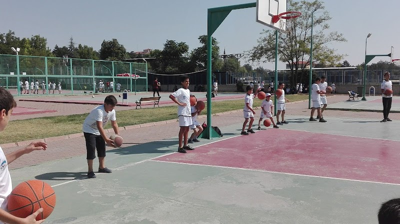 Sümer Yüzme Havuzu ve Spor Merkezi