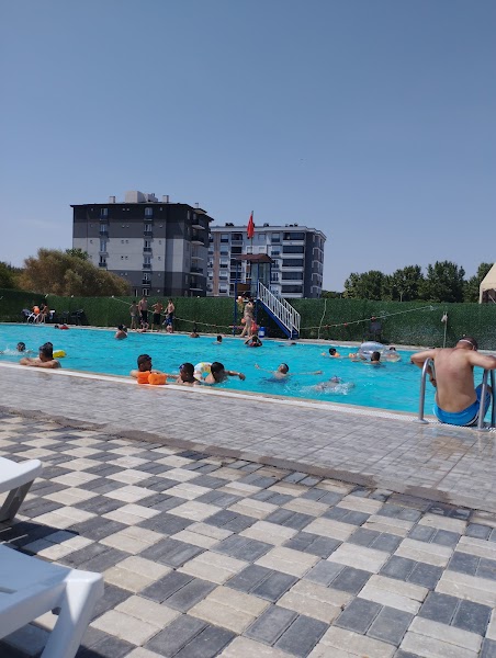 Gülşehir Belediyesi Yüzme Havuzu