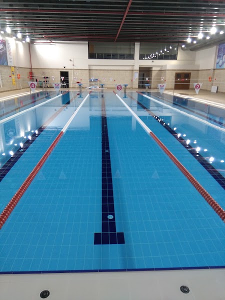Zeytinburnu Beştelsiz Yarı Olimpik Yüzme Havuzu