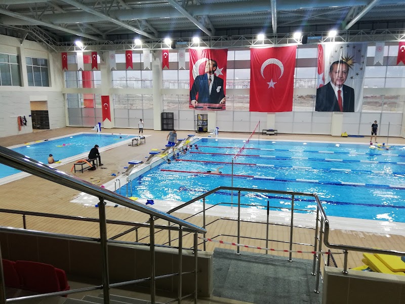 Yarı Olimpik Kapalı Yüzme Havuzu